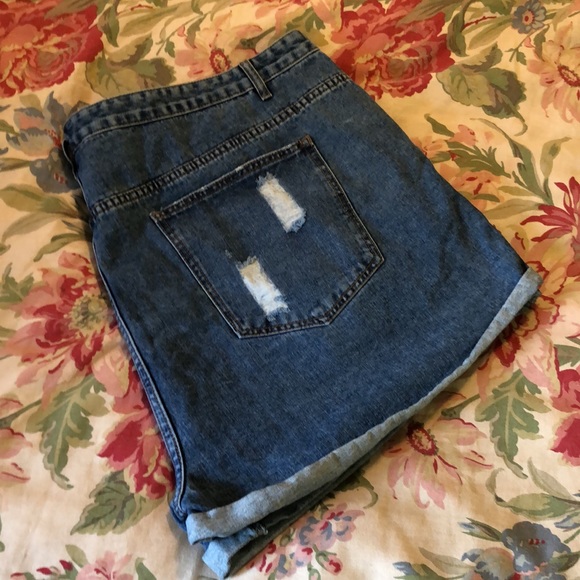 ALICE & YOU Size 26 Denim Shorts Floral Embroidered Fold-Hem Distressing $69NEW - Picture 7 of 16
